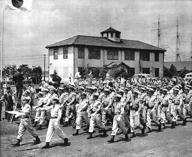 A military parade to commemorate the establishment of the Japan Ground Self-Defense Force in July 1954. | Mainichi Newspaper via Wikimedia Commons